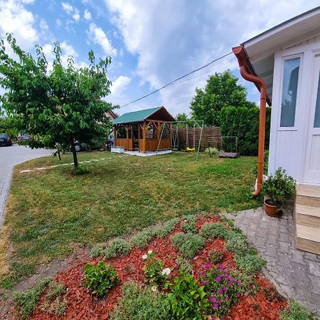 White Apartment Кестели Екстериор снимка