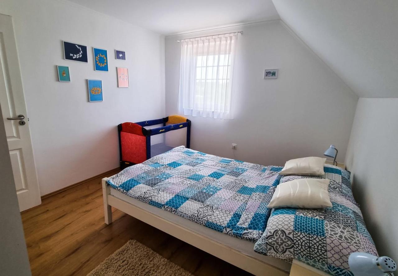 White Apartment Кестели Екстериор снимка