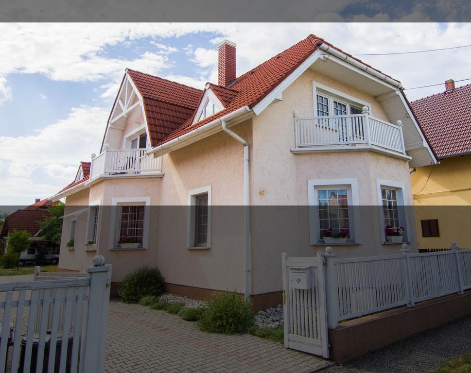White Apartment Кестели Екстериор снимка